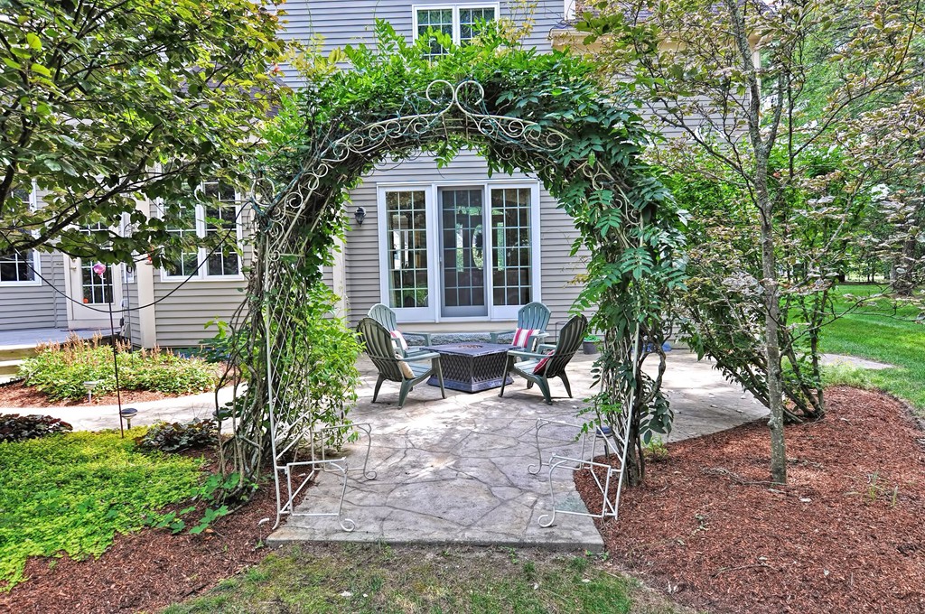 9 Riverbend Road Upton, MA 01568 - Photo 4 of 30