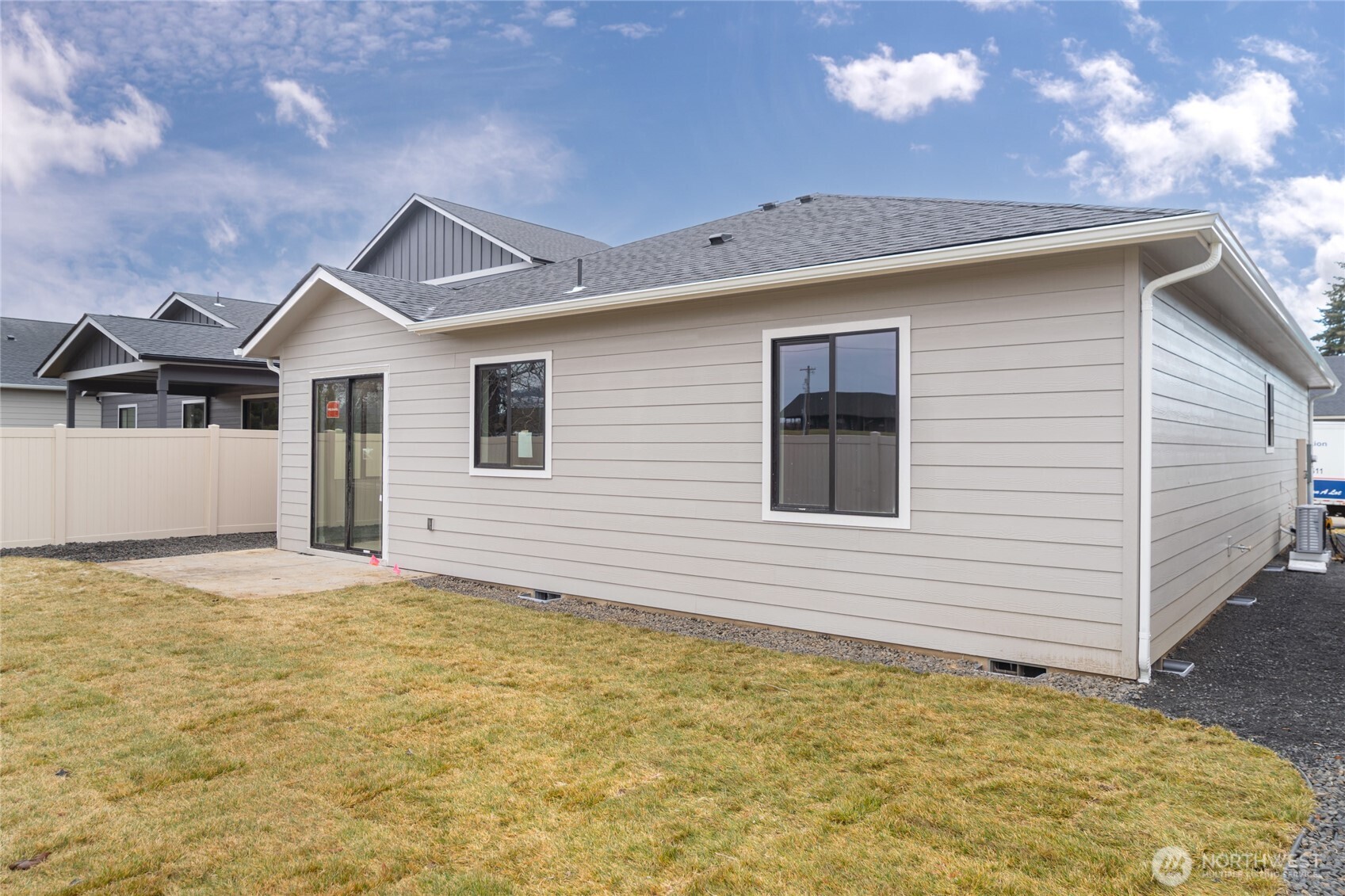 579 South Perry Avenue East Wenatchee, WA 98802 - Photo 13 of 23
