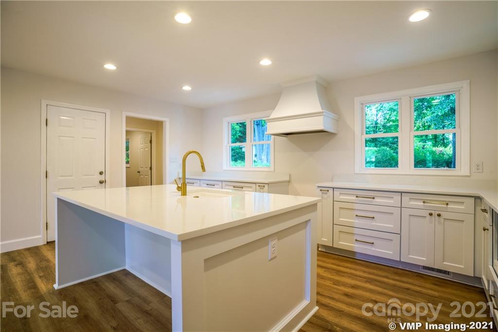 119 Friendfield Drive Fort Mill, SC 29715 - Photo 5 of 24 a kitchen with a sink stove and cabinets