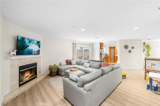 $799,900 | 939 Vía Camino, Unit 7, Wilmington, CA 90744