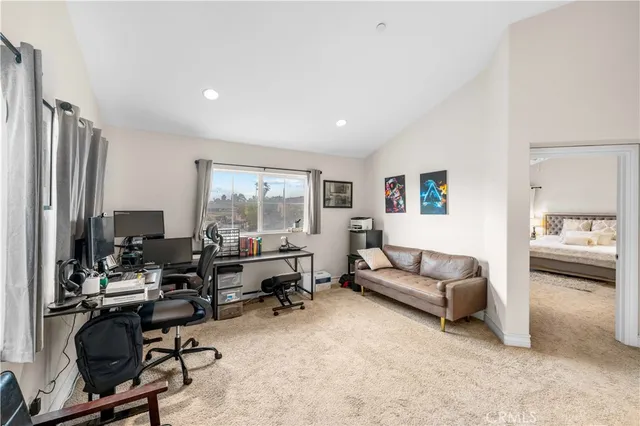 $799,900 | 939 Vía Camino, Unit 7, Wilmington, CA 90744