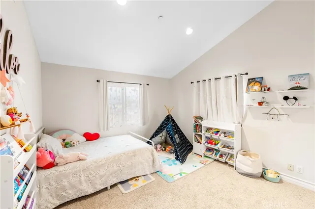 $799,900 | 939 Vía Camino, Unit 7, Wilmington, CA 90744