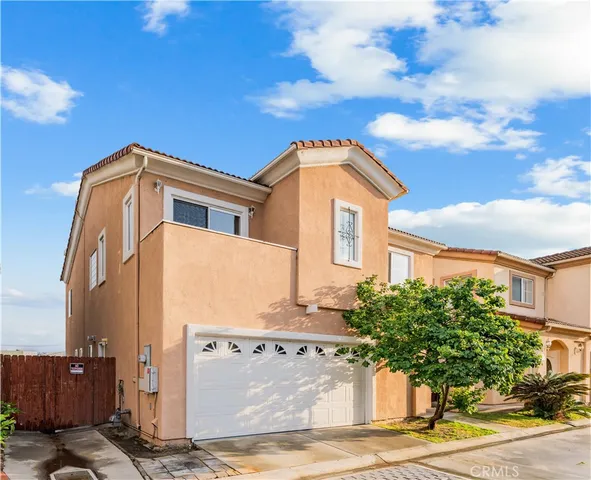 $799,900 | 939 Vía Camino, Unit 7, Wilmington, CA 90744