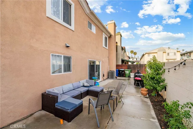 $799,900 | 939 Vía Camino, Unit 7, Wilmington, CA 90744