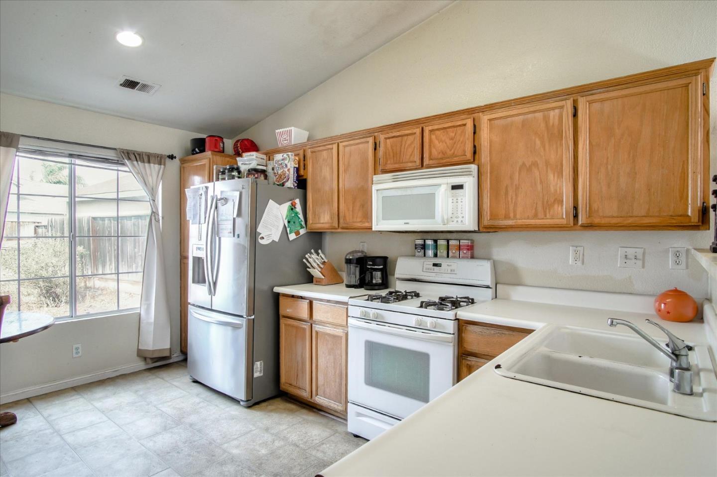 2470 Valley View Road Hollister, CA 95023 - Photo 11 of 23 Gallery Image 11