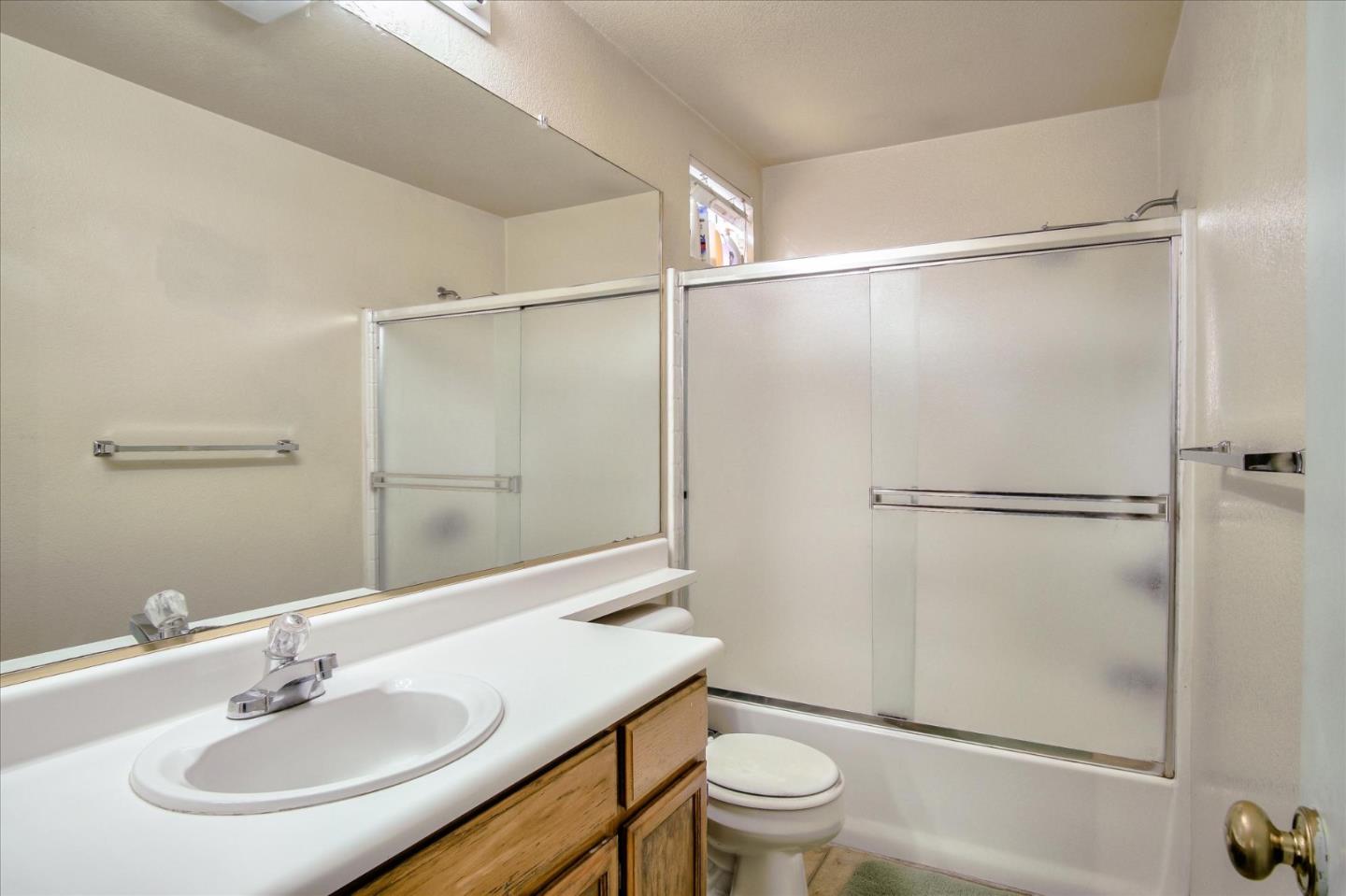 2470 Valley View Road Hollister, CA 95023 - Photo 13 of 23 Gallery Image 13