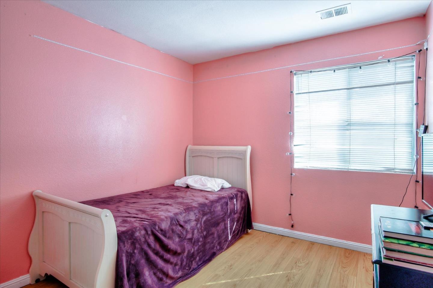 2470 Valley View Road Hollister, CA 95023 - Photo 17 of 23 Gallery Image 17