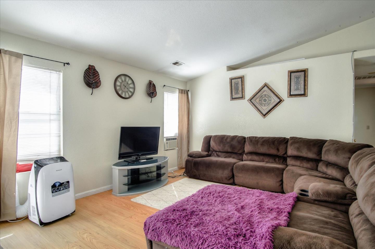 2470 Valley View Road Hollister, CA 95023 - Photo 6 of 23 Gallery Image 6