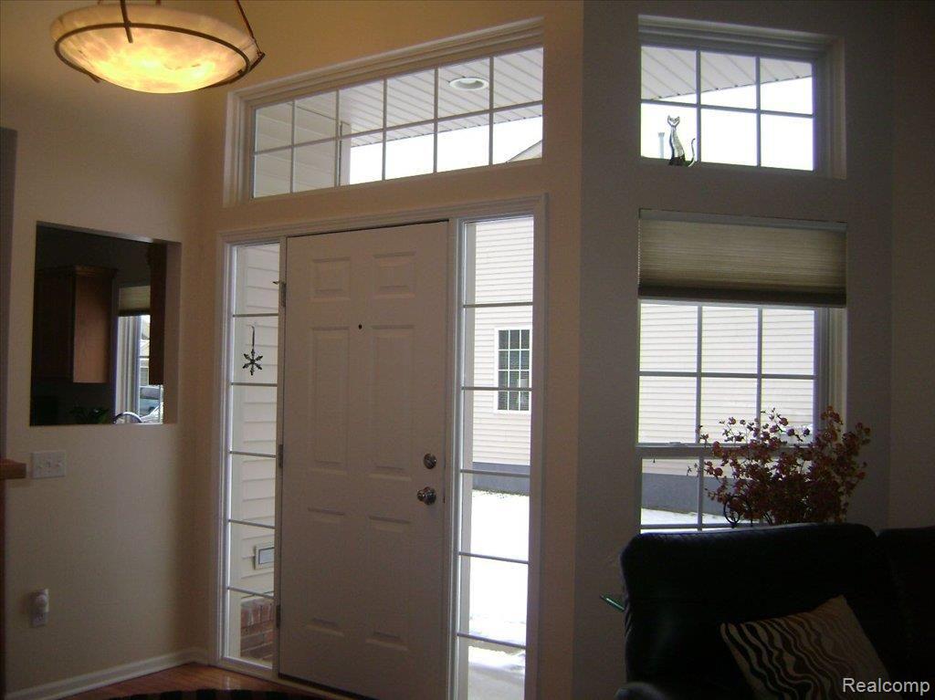 283 Wood Point, Unit 20 Howell, MI 48843 - Photo 5 of 22 bright entry