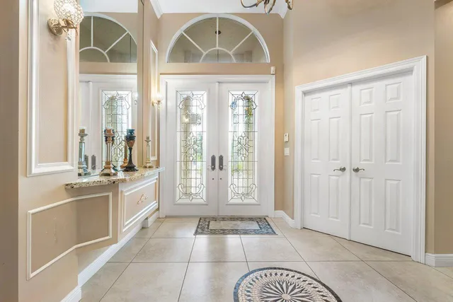 a view of a entryway with furniture