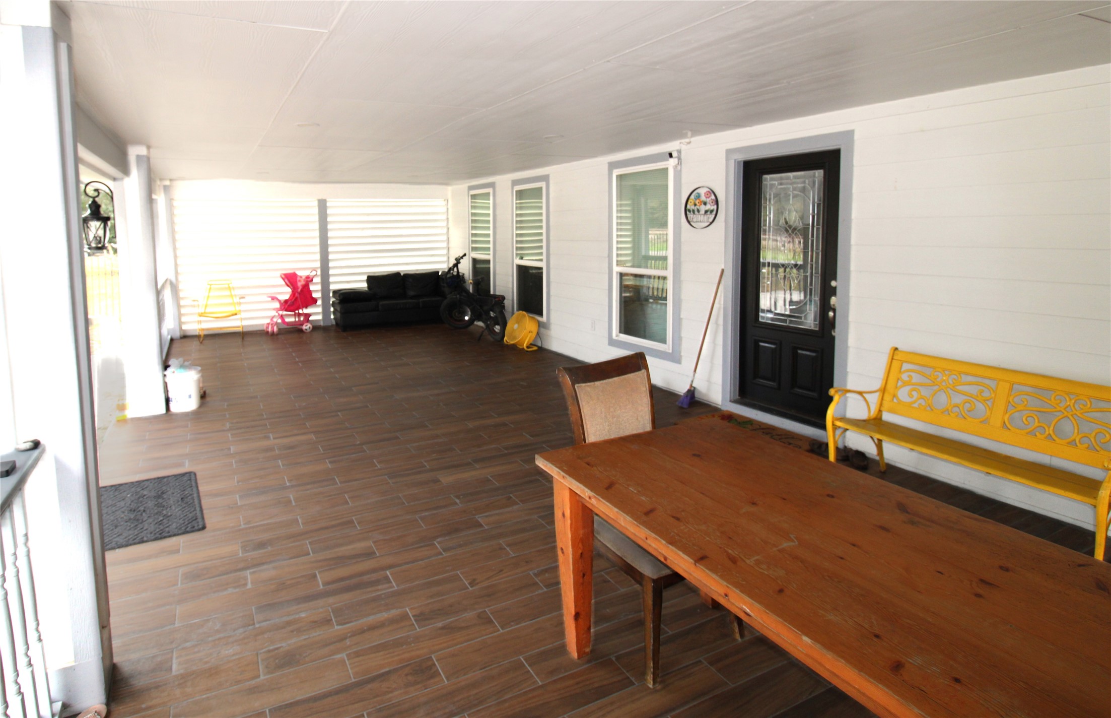 820 Railroad Avenue Shepherd, TX 77371 - Photo 5 of 29 a living room with furniture and a table