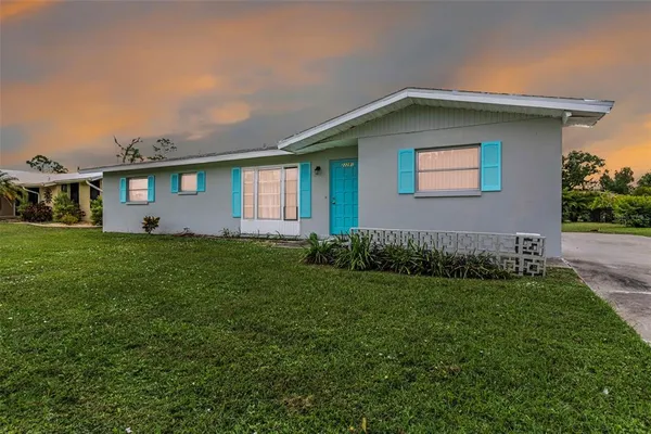 a front view of house with yard