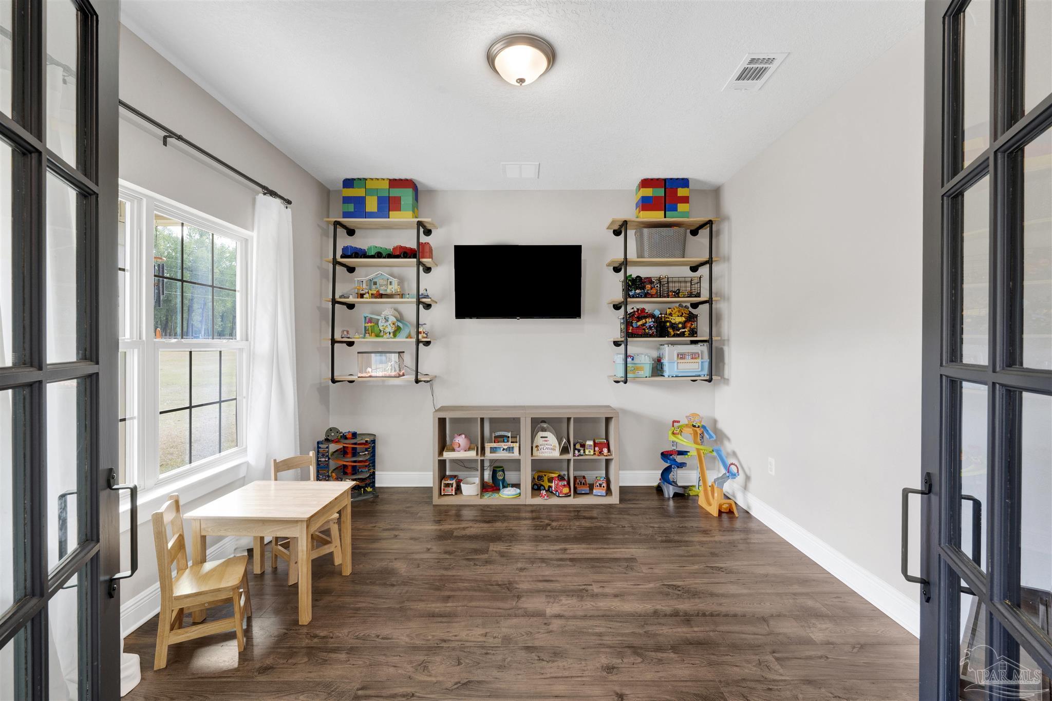 4363 Morristown Road Jay, FL 32565 - Photo 13 of 37 a living room with furniture and a flat screen tv