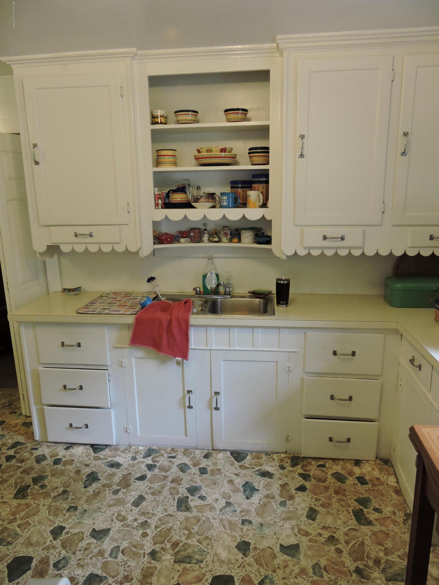 813 Stokes Mill Road Stroudsburg, PA 18360 - Photo 9 of 20 a room with cabinets and window