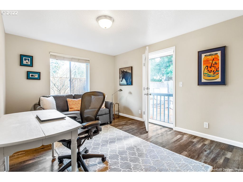3565 Castrey Street Eugene, OR 97404 - Photo 22 of 30 a workspace with furniture and a window