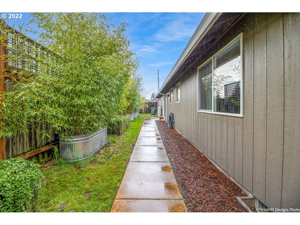 3565 Castrey Street Eugene, OR 97404 - Photo 29 of 30 a view of a backyard with potted plants