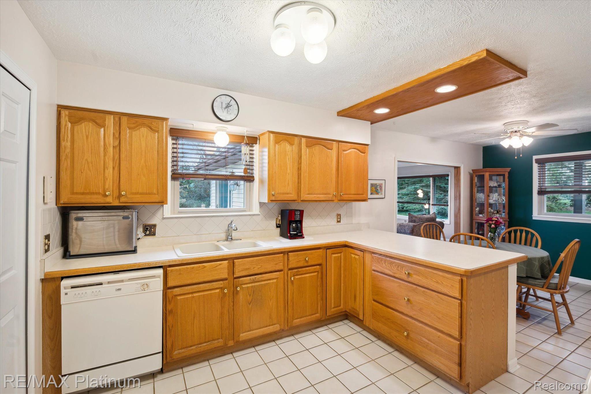 2876 Byron Road Howell, MI 48855 - Photo 5 of 31 Gallery Image 5