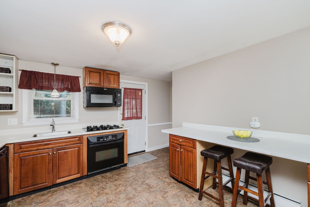 16 Norwich Street Dedham, MA 02026 - Photo 7 of 38