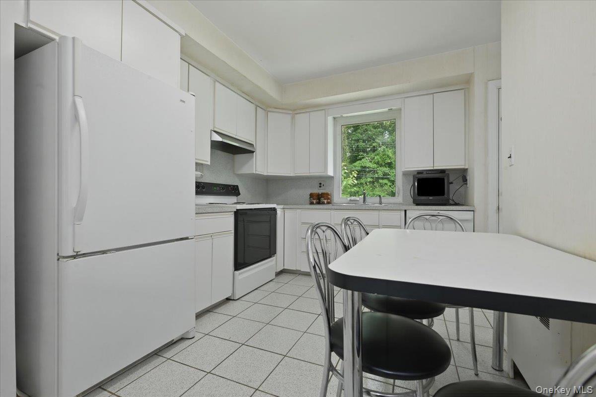 578 Richmond Road East Meadow, NY 11554 - Photo 17 of 33