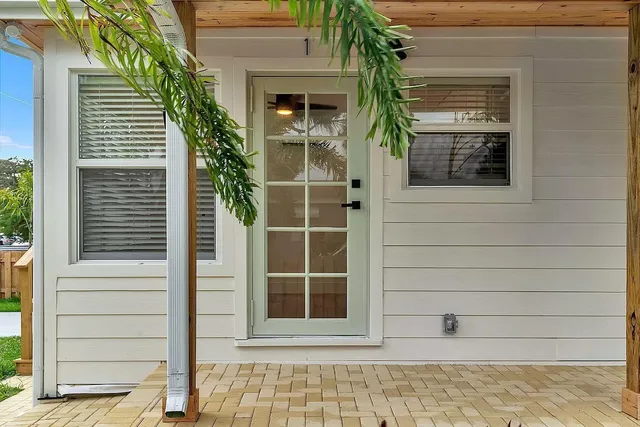 $1,900 | 829 North K Street, Unit 1, Lake Worth Beach, FL 33460