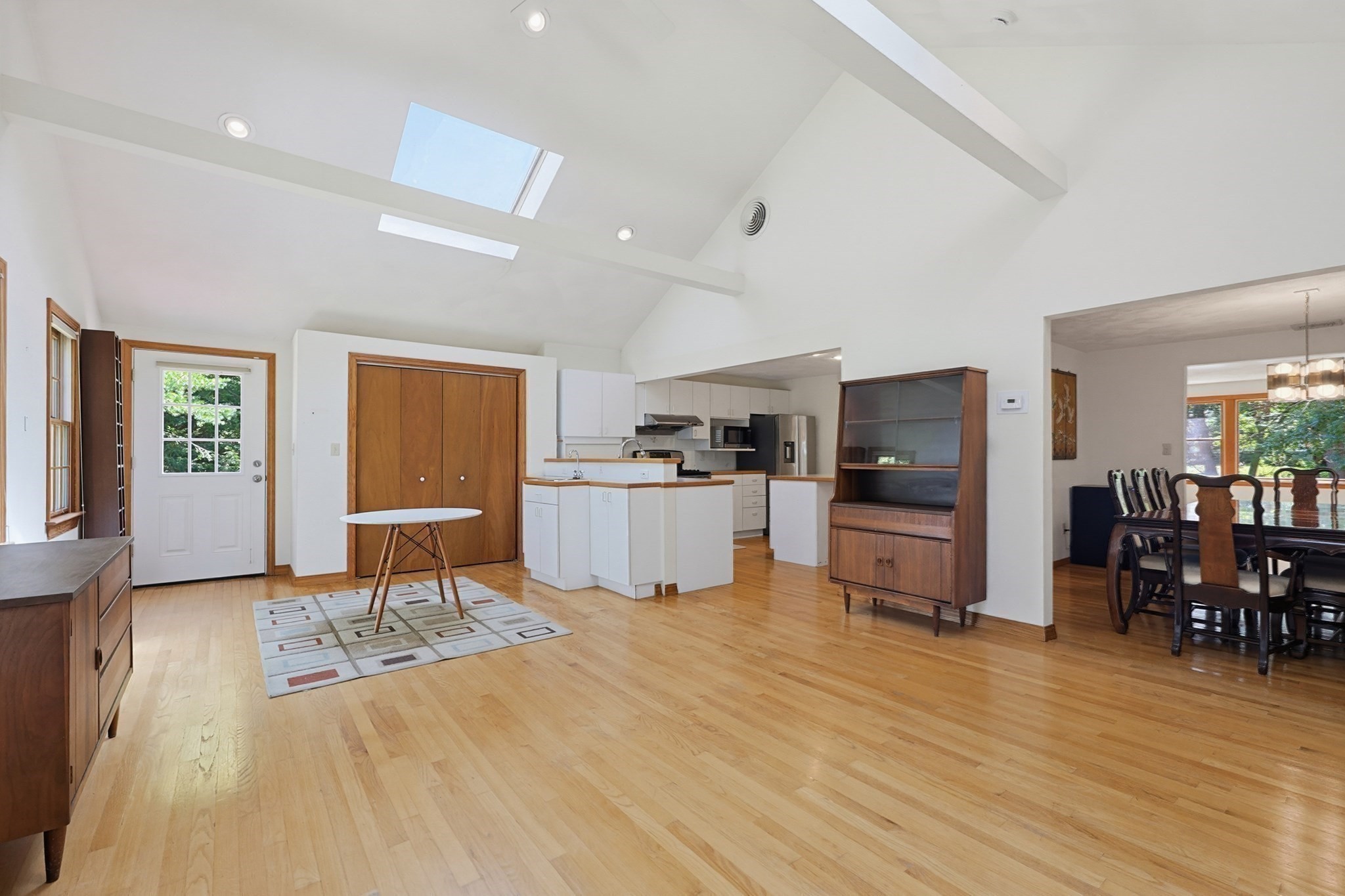 109 Davis Road Bedford, MA 01730 - Photo 8 of 42 Gallery Image 8