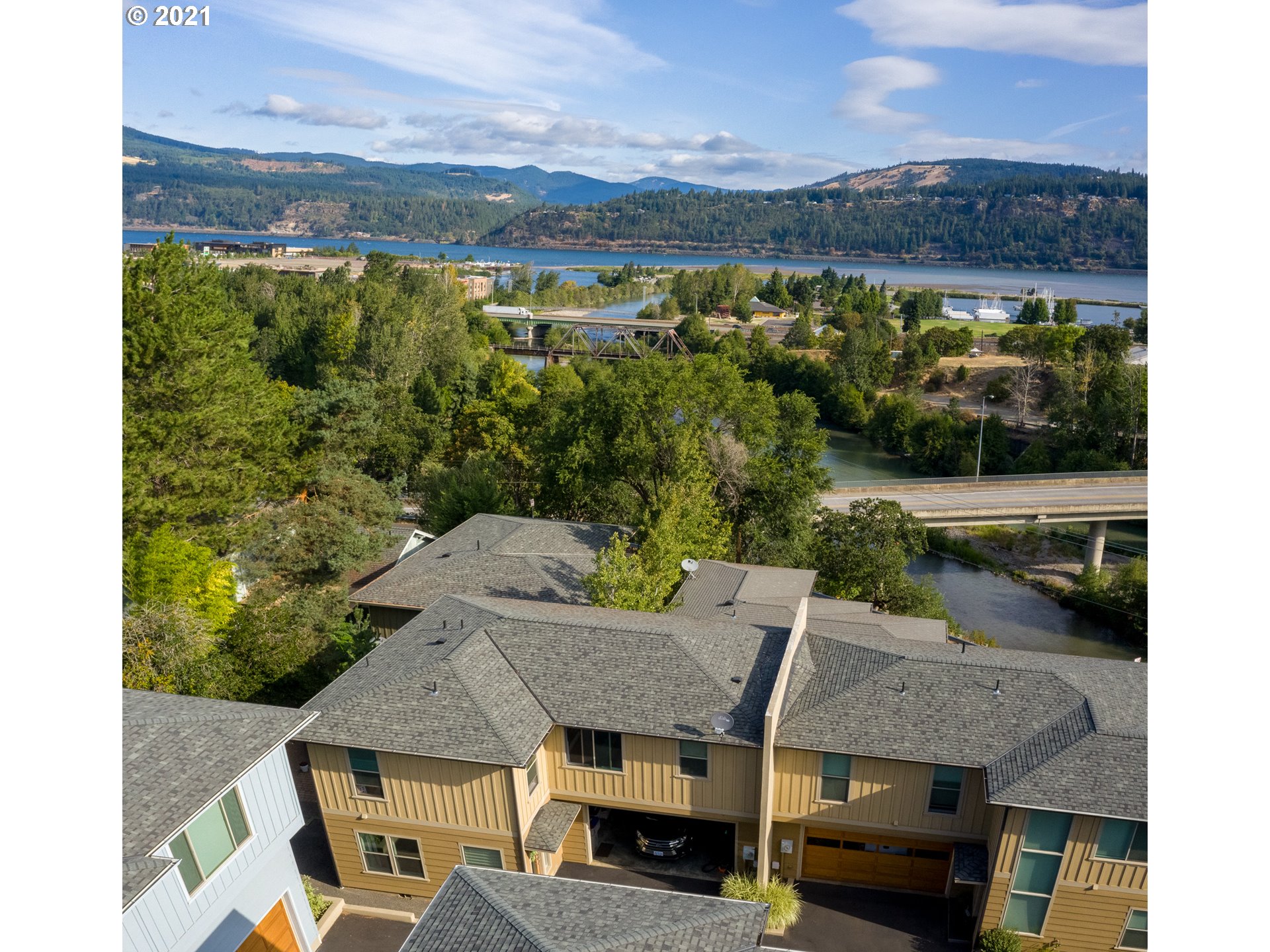 412 Bluff Road Hood River, OR 97031 - Photo 2 of 25 Gallery Image 2
