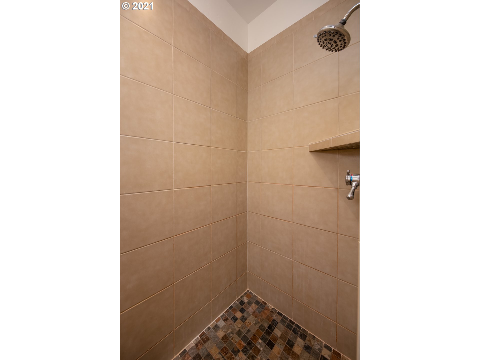 412 Bluff Road Hood River, OR 97031 - Photo 12 of 25 Gallery Image 12