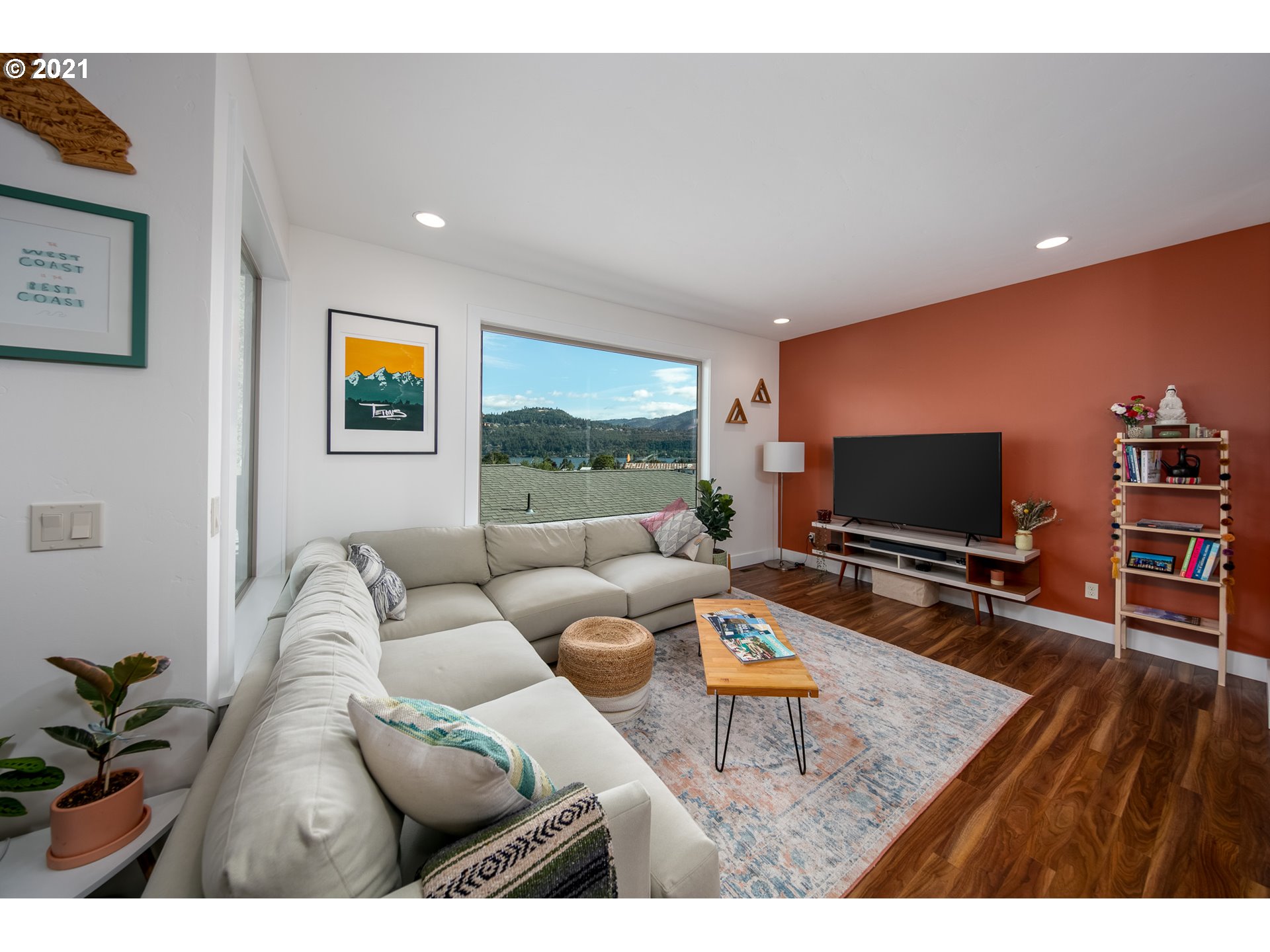 412 Bluff Road Hood River, OR 97031 - Photo 3 of 25 Gallery Image 3
