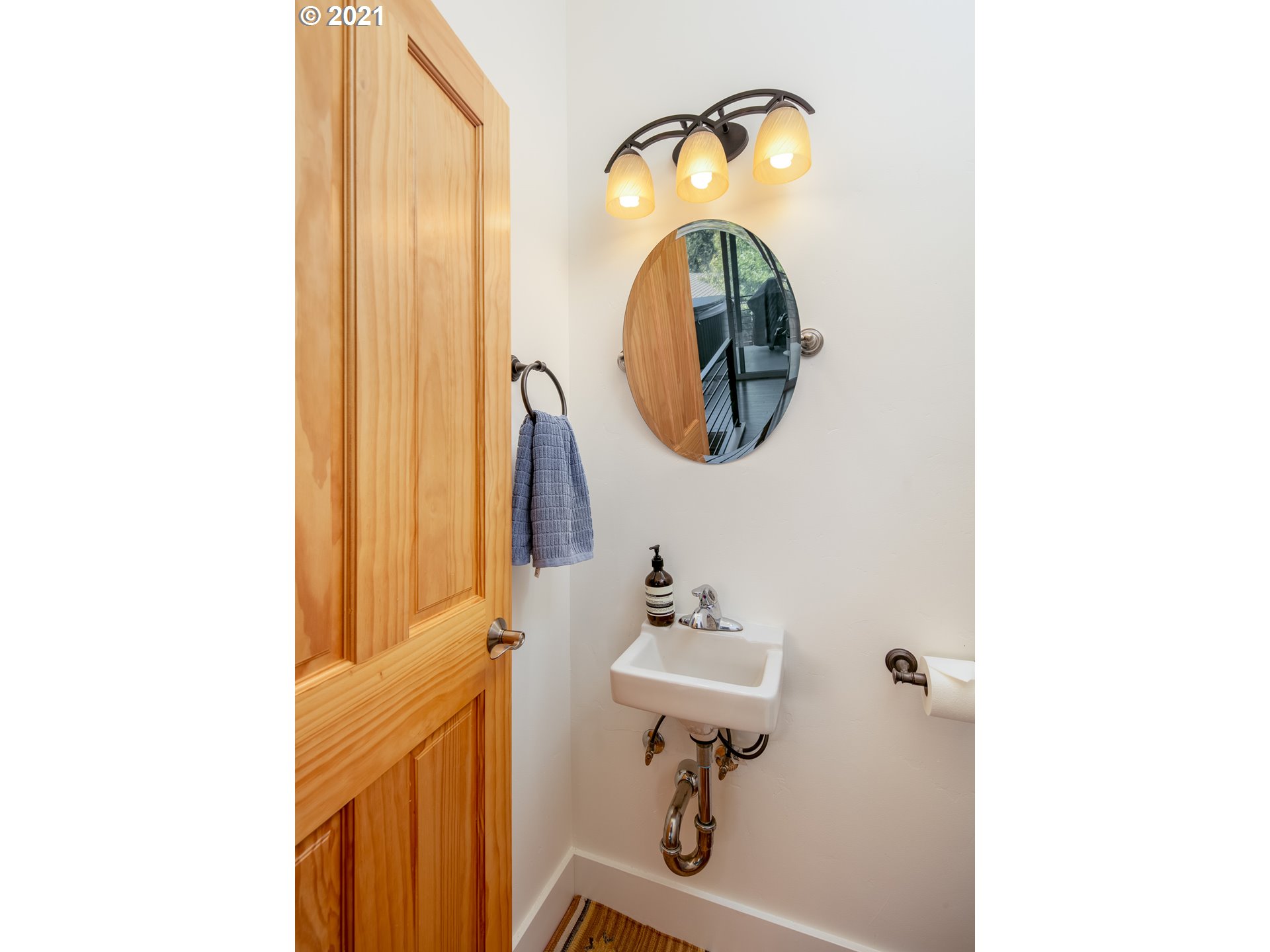 412 Bluff Road Hood River, OR 97031 - Photo 7 of 25 Gallery Image 7