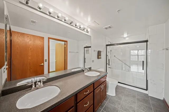 $2,300 | 601 West Rand Road, Unit 207, Arlington Heights, IL 60004