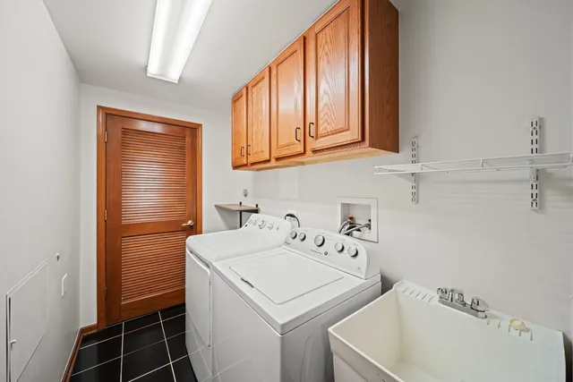 $2,300 | 601 West Rand Road, Unit 207, Arlington Heights, IL 60004