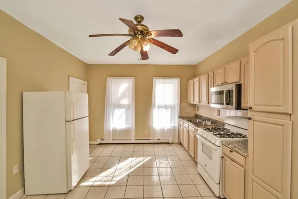 $2,650 | 189 North Warren Avenue, Unit 1, Brockton, MA 02301