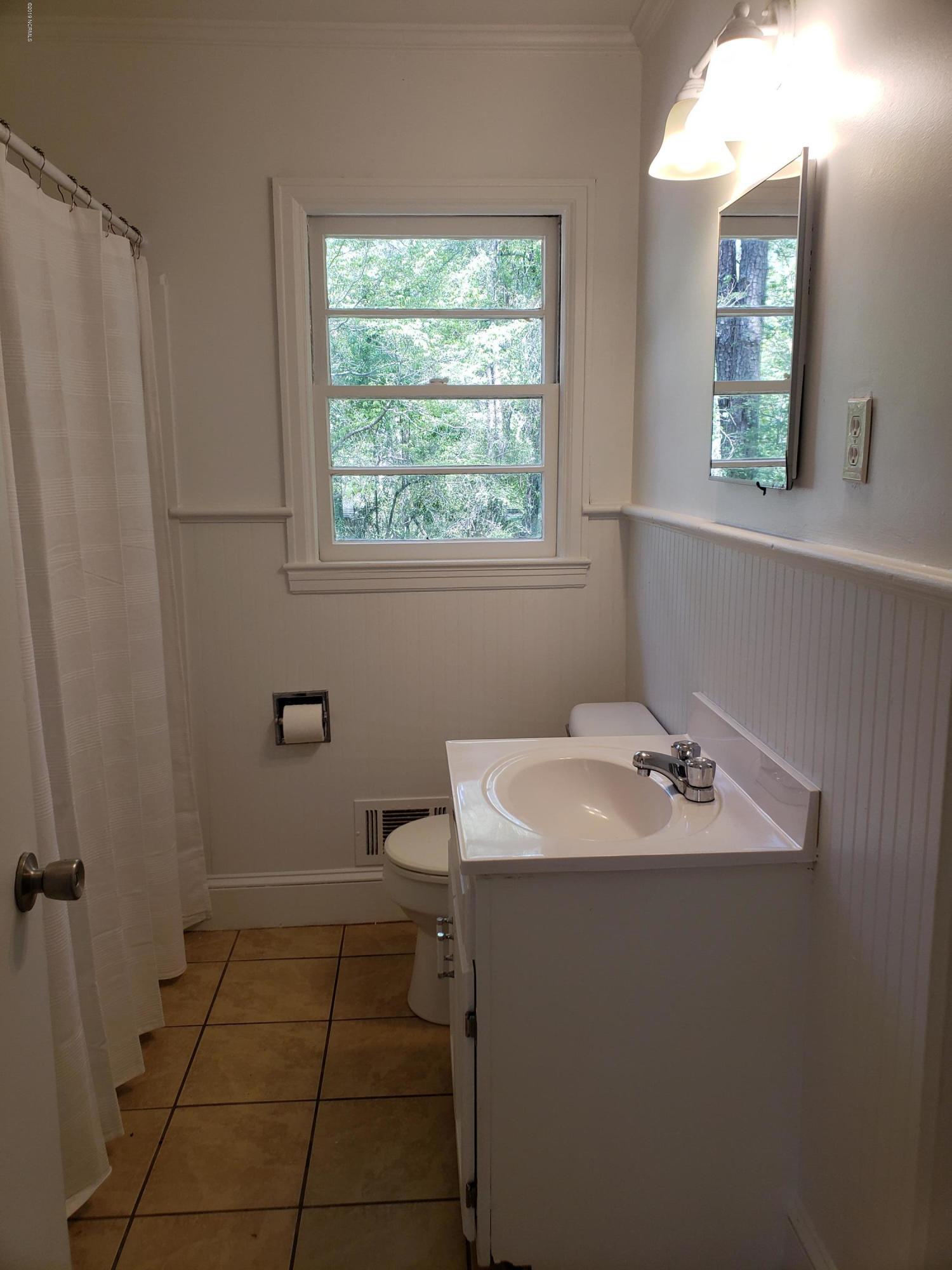 2409 Shirley Road Wilmington, NC 28405 - Photo 9 of 12 Bath