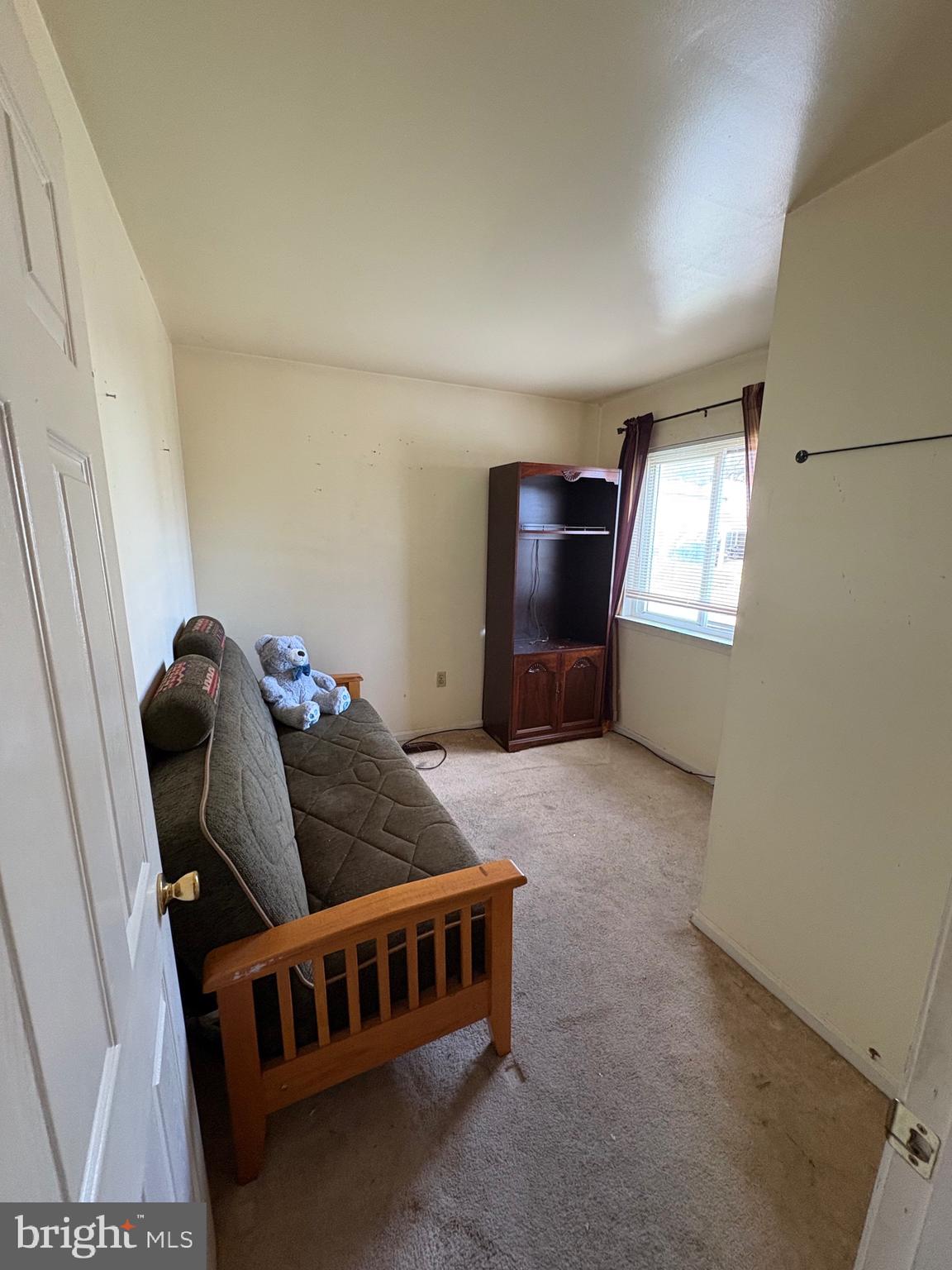 3071 Heath Cote Road Waldorf, MD 20602 - Photo 19 of 21 a living room with furniture and a air conditioner vent