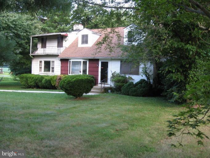 822 Jackson Hall School Road Elkton, MD 21921 - Photo 1 of 4 Exterior-Large House and Yard