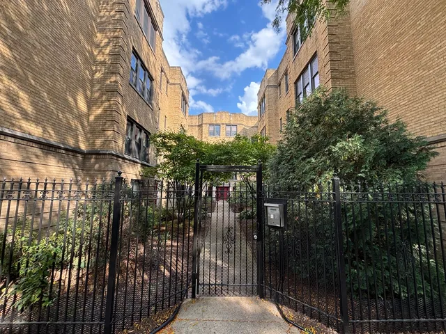 $257,500 | 4411 North Sacramento Avenue, Unit 1, Chicago, IL 60625