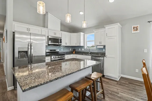 $399,900 | 913 Mulberry Avenue, Montgomery, MN 56069