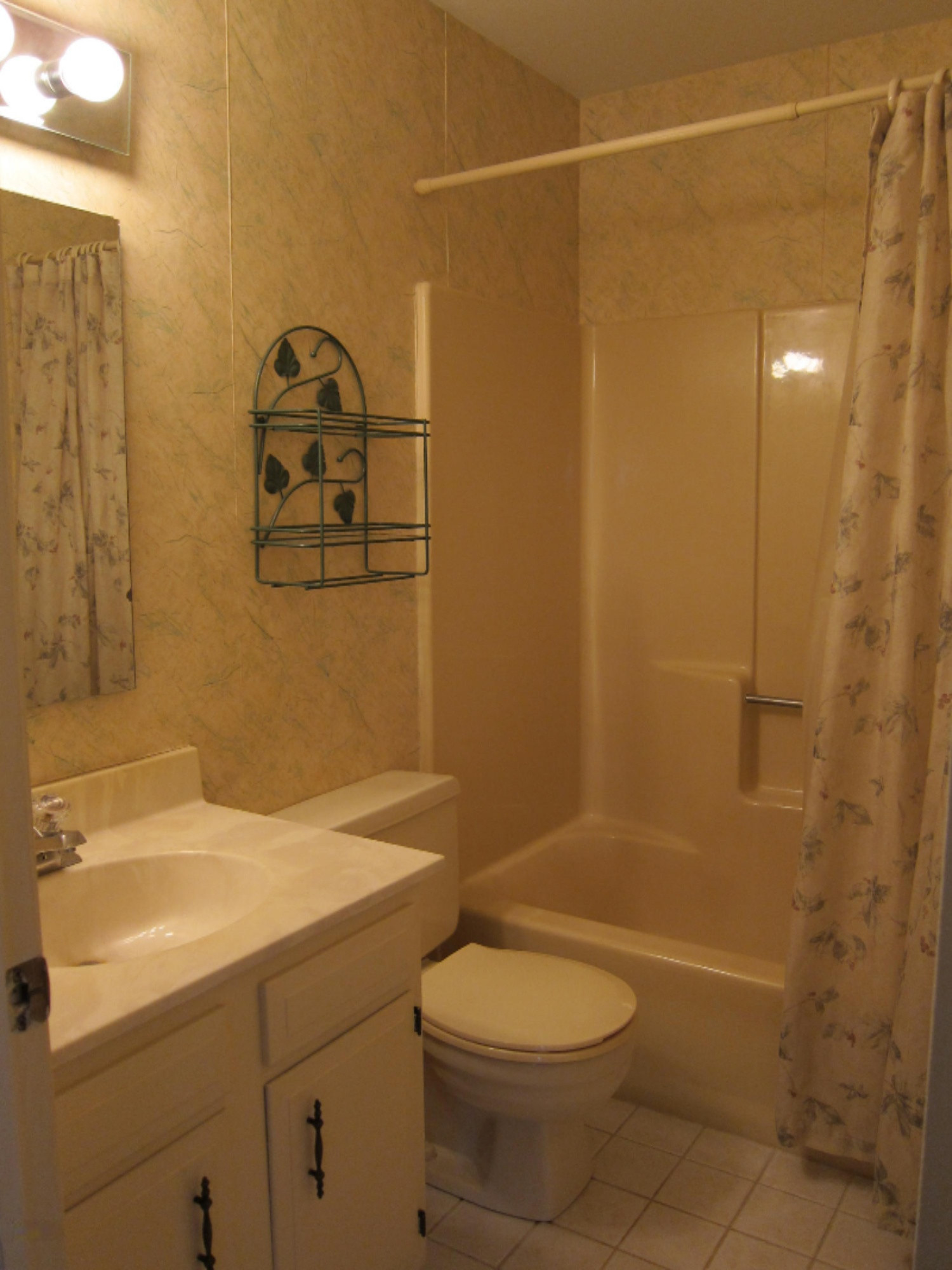 3747 Cedaridge Road Kalamazoo, MI 49008 - Photo 8 of 23 hall bath, 3747 Cedaridge