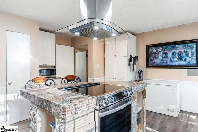 $299,900 | 328 Wimberly Drive, Spartanburg, SC 29306