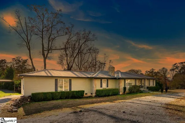 $299,900 | 328 Wimberly Drive, Spartanburg, SC 29306