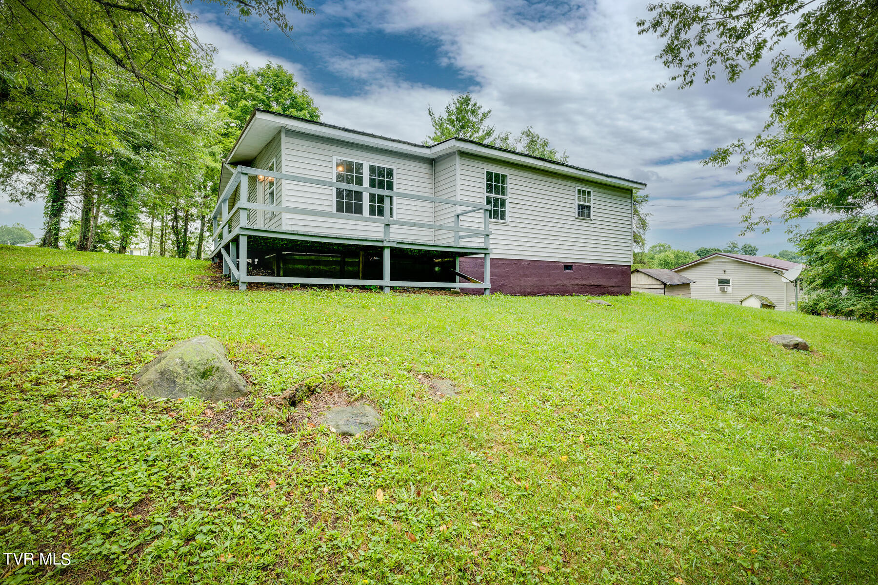 103 Whites Subdivision Road Cedar Bluff, VA 24609 - Photo 23 of 29 035