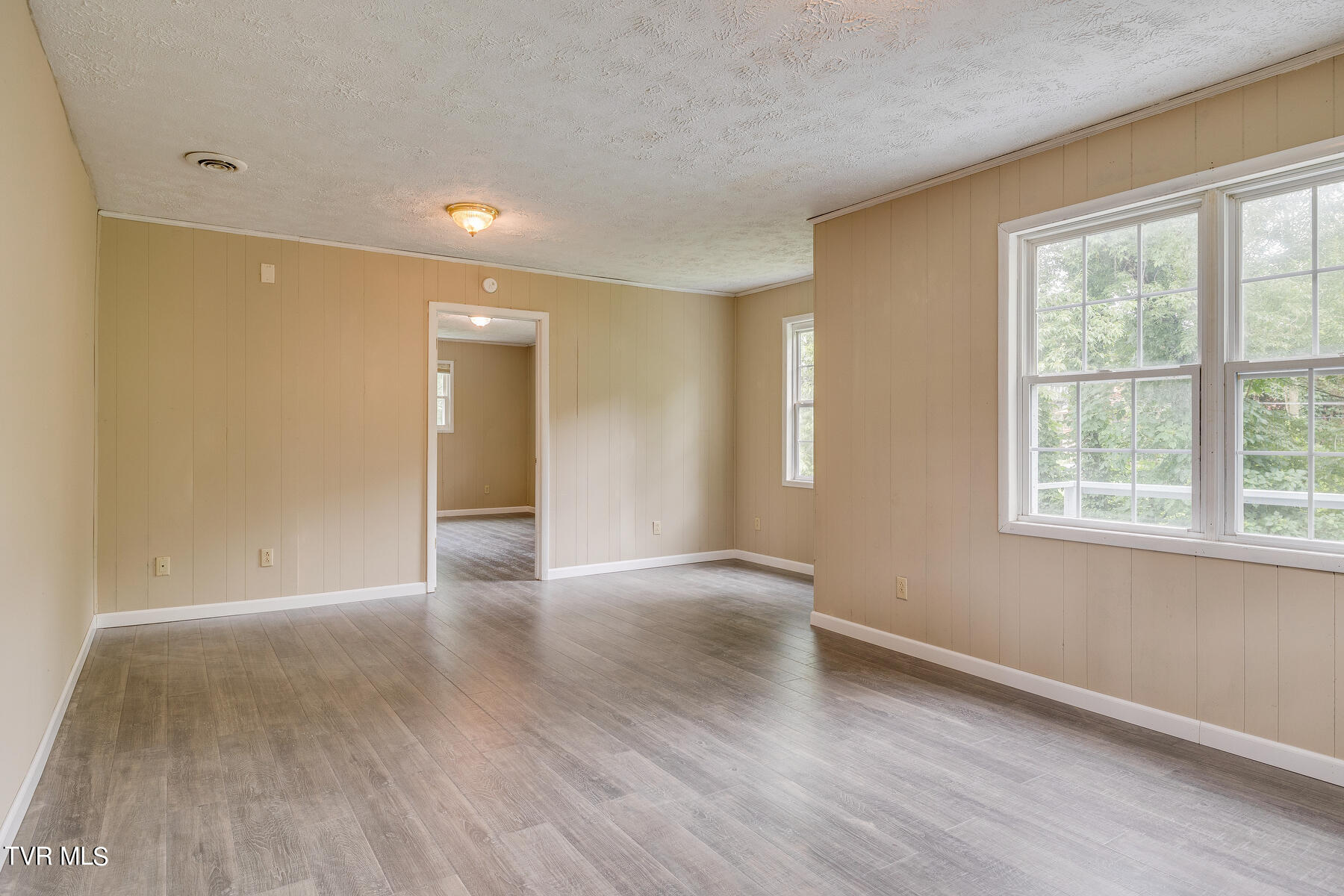103 Whites Subdivision Road Cedar Bluff, VA 24609 - Photo 9 of 29 016