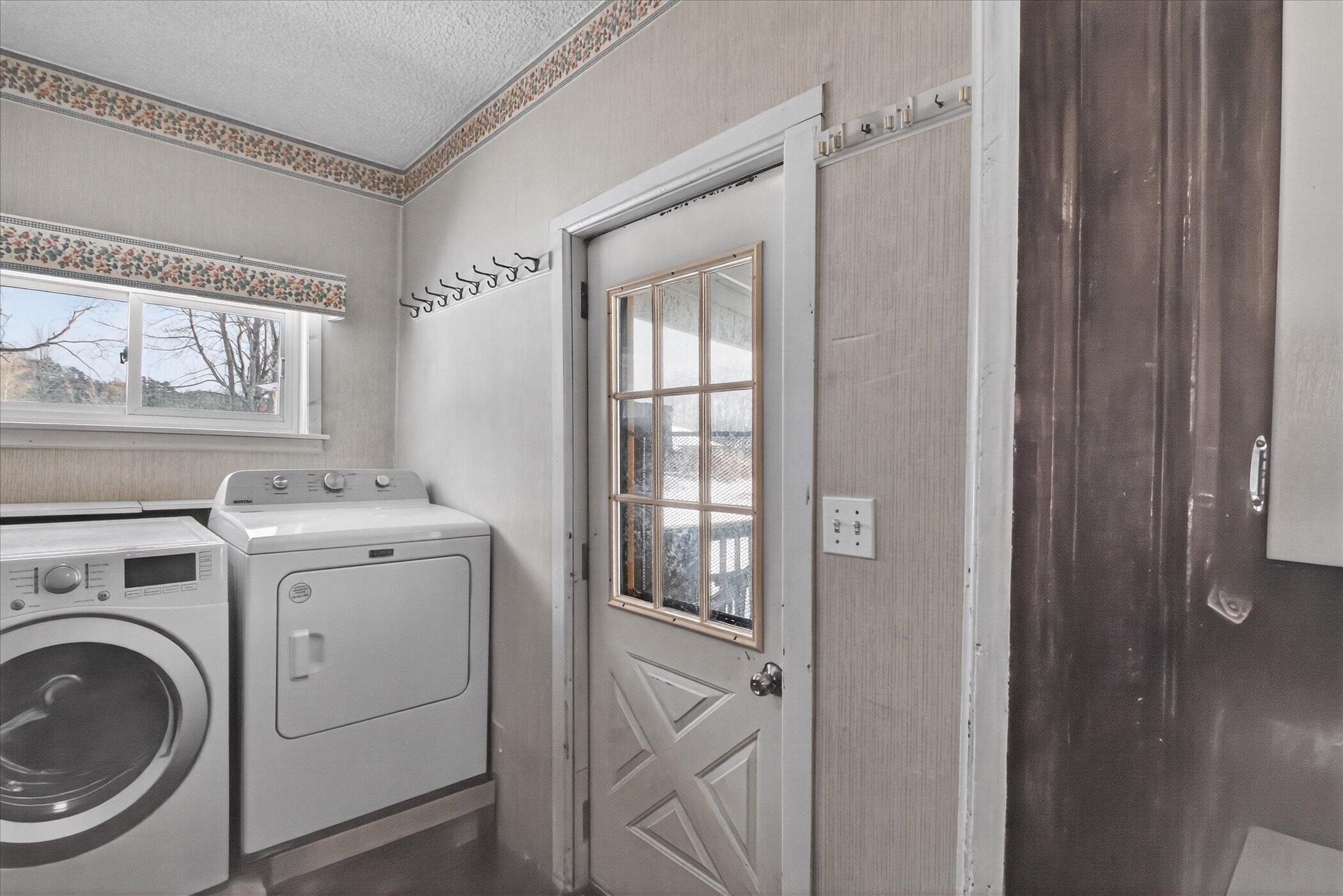 2067 11 Mile Road Remus, MI 49340 - Photo 18 of 62 18-2067-11-Mile-Rd-Windowstill