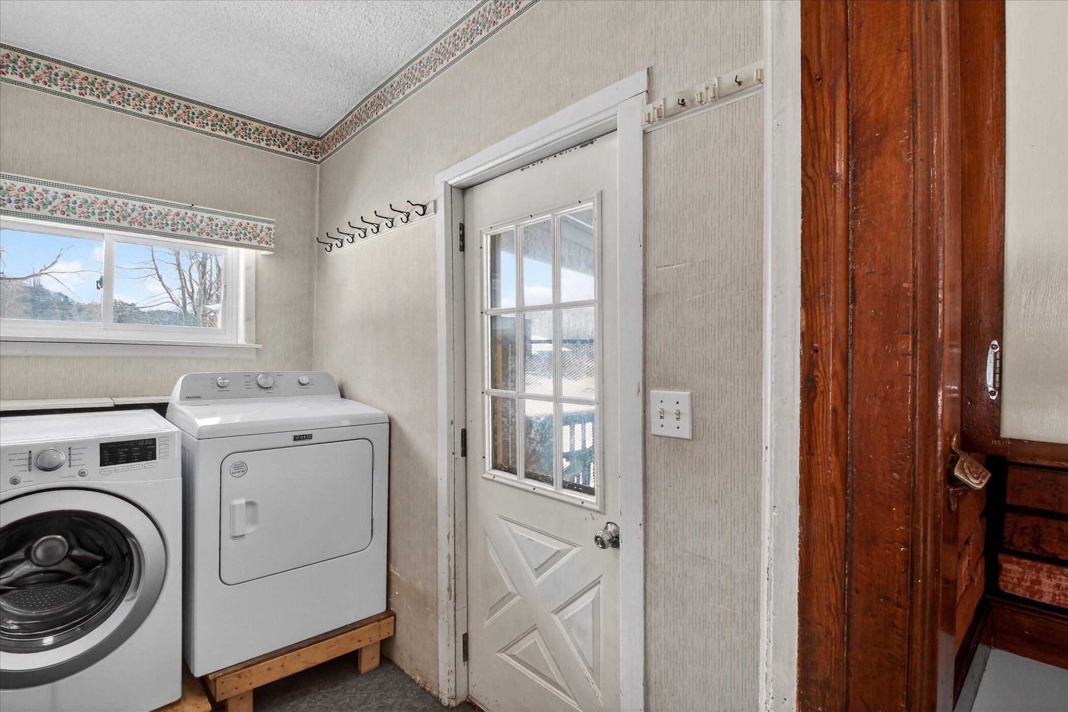 2067 11 Mile Road Remus, MI 49340 - Photo 19 of 62 19-2067-11-Mile-Rd-Windowstill