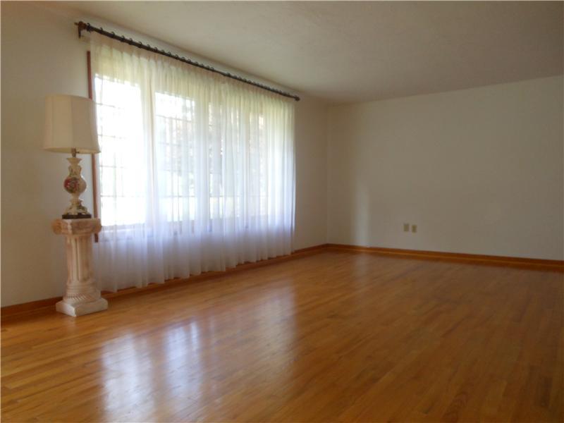 45 Vidoni Road Imperial, PA 15126 - Photo 8 of 25 Living Room.