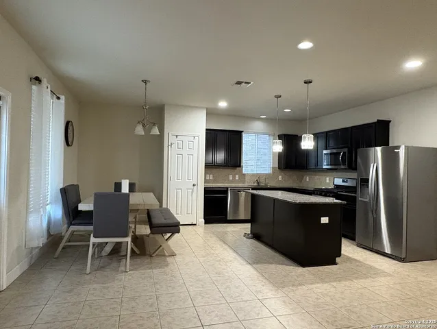 $2,200 | 1422 Kedros, San Antonio, TX 78245