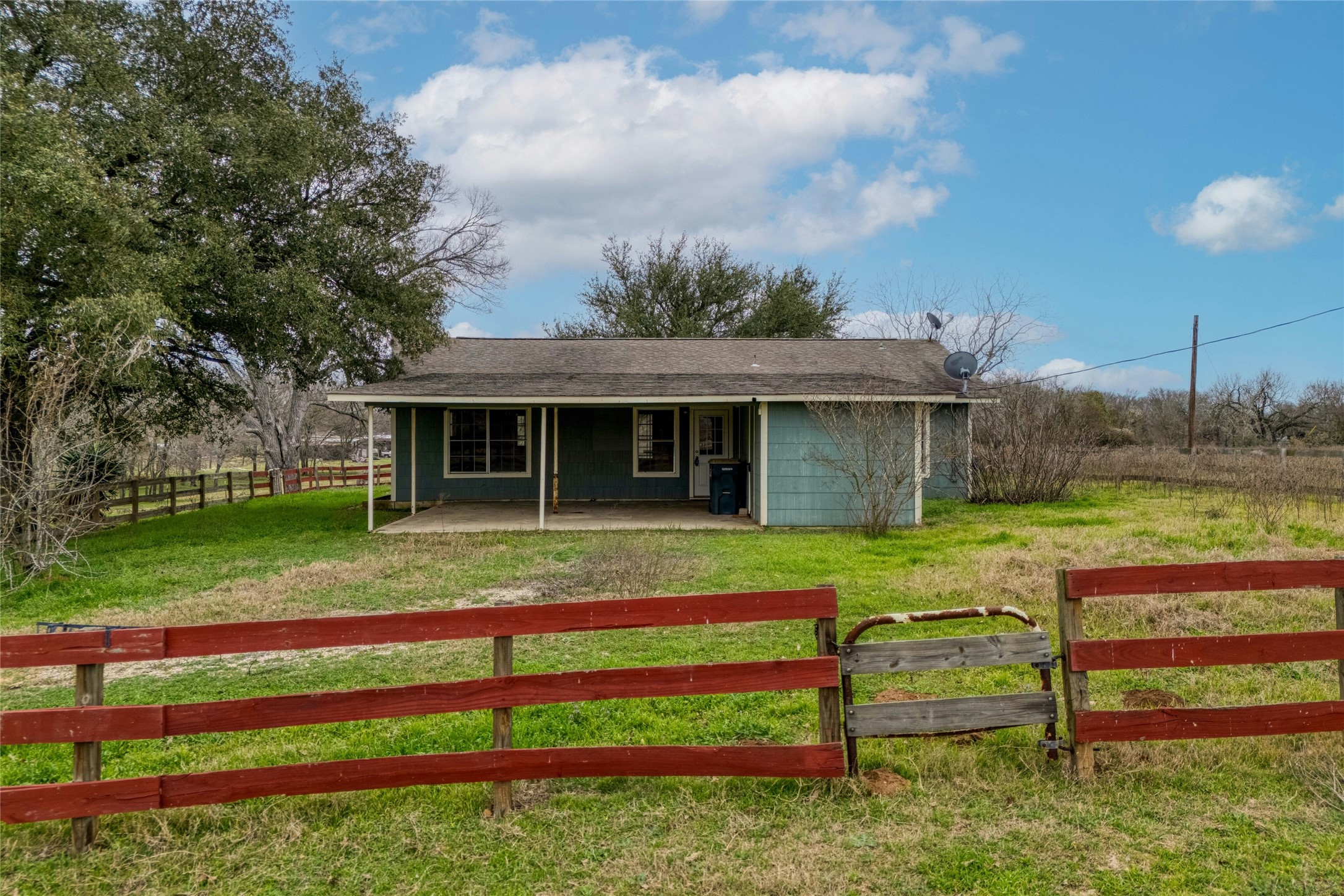 103 Robin Lane Luling, TX 78648 - Photo 6 of 40