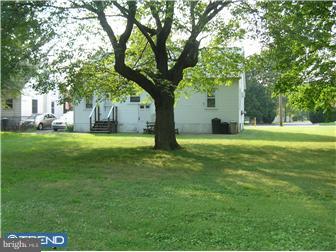 203 Brookhaven Road Brookhaven, PA 19015 - Photo 3 of 10 Exterior Back