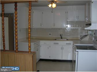 203 Brookhaven Road Brookhaven, PA 19015 - Photo 7 of 10 Kitchen