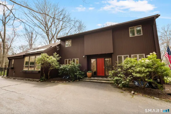 $915,000 | 81 Deer Run Road, Woodbridge, CT 06525